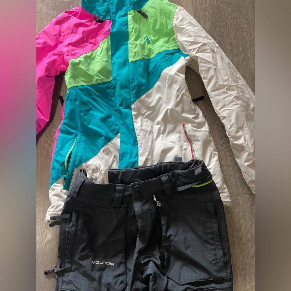 Volcom ski/ snowboarding outfit